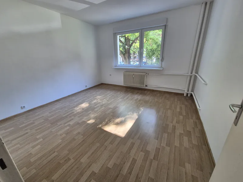 Sonnige 4-Zimmerwohnung mit EBK und Balkon — photo 1